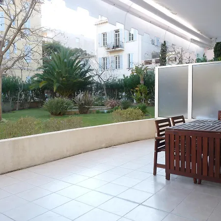 Borniol 3 Apartment