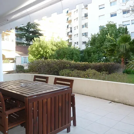 Borniol 3 Apartment